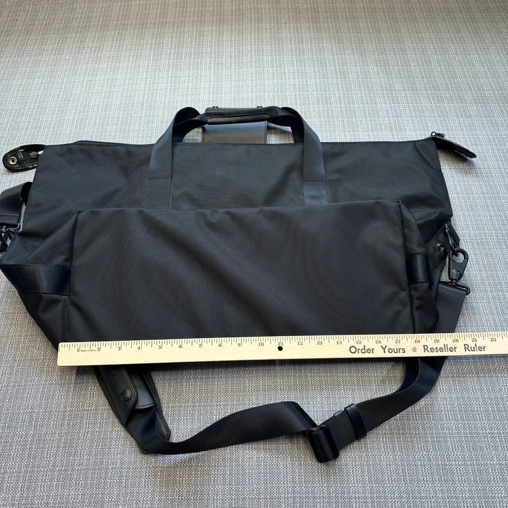 Tumi Subaru Black Ballistic Nylon Duffle Bag Travel Weekender Carry On Shoulder